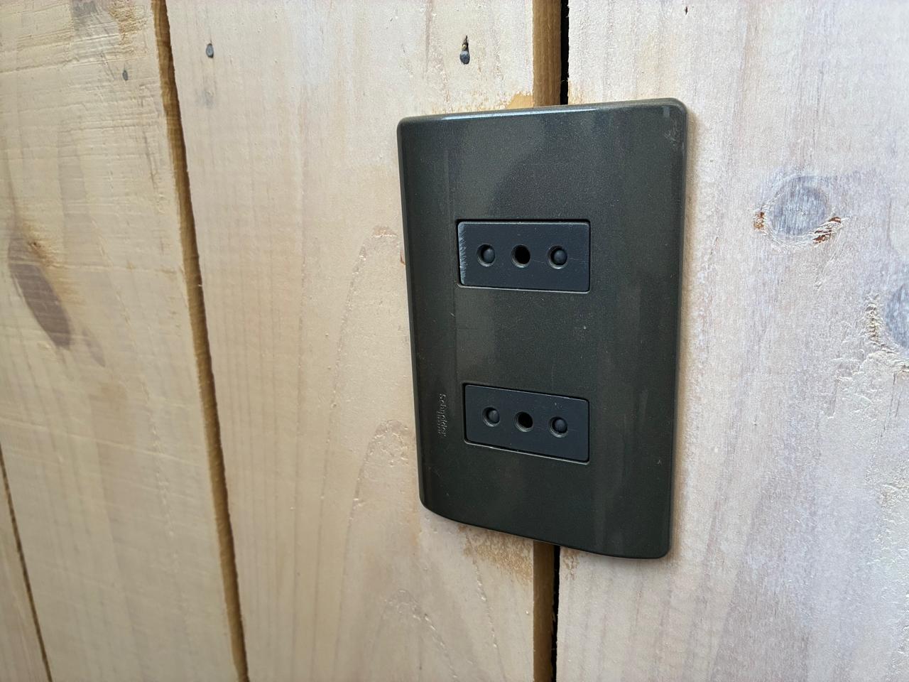 Instalación enchufes residenciales